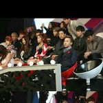 [EXO] 이거ㅋㅋㅋㅋ <b>대선배</b> 옆에 앉아 긴장한 수호