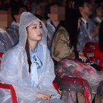 우비 입고있는 <b>연</b><b>느</b>님