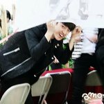 [EXO] <b>현수막</b> 뒤로 팬 조련하는 디오