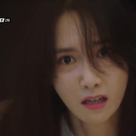 여리여리 윤아에게 뿜어져 나오는 <b>독기</b> 가득 눈빛!