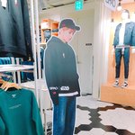 [시우민] 강남<b>스파오</b>점에 시우민 후드 등신대 ㅋㅋ
