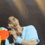[EXO] 김준면이 들고있는 저 당근새끼 <b>신상</b>좀 털어줘