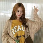 이런 가디건은 <b>어떤색</b> 티가 어울려?