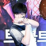 너네들은 친구 이에 고춧가루 껴있으면 어떻게 해?