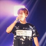[백현] 백현이 <b>무대</b>끝에서 끝까지 뛰어다니면서 <b>인사</b>해주셨지
