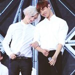 [댓글부탁해] 무대에서랑 실제랑 극과극인 아이돌 누구라고 생각해...