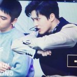 [EXO] <b>경수</b>야 이렇게 하라고 팔 이렇게