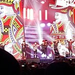 [EXO] <b>뒤쪽</b>에 줄 서있다가 입장시켜줘서