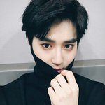 [EXO] 준면이 저렇게 터틀넥???맞나 저거 하는거 너무 <b>발림</b>