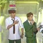 [EXO] 시상식에서 <b>상탈때</b> 심장쪽에 손올리는거ㅠ