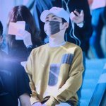 [시우민] 가방 <b>양손</b>에 쥐고가는 시우민(텐덕ㅠㅠ)