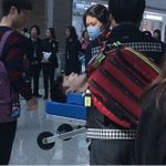 [EXO] 멤버가 쓰러졌는데 <b>브이</b>앱 켜서 웃고 떠드는건