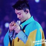 [CHEN] 도대체 저 <b>망토</b>에 무슨일이