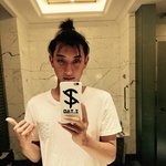 [EXO] 루한 요즘 돈 <b>벌기</b> 힘든가봐...