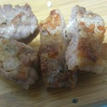 [꼭조언부탁] 삼겹살에서 나온 머리카락때문에 여친과 싸웠습니다