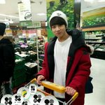 [방탄소년단] 미친 전정국이 또 뭐 <b>사</b>왔나<b>봄</b>;;;;