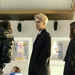 [EXO] 이거봐 한 사진에 <b>여자</b>3명의 눈길을 받고잇음