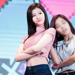 무대서 꽃미모 <b>발산</b>하는 女돌