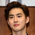 [EXO] 수호 <b>수염</b>자국