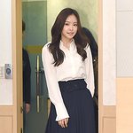 손나은 흰<b>셔츠</b>만 입었을뿐...