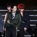 [EXO] 엑소 백현 ‘시우민 허리안고 애정<b>폭발</b>~’