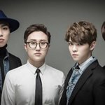 단체로 고막<b>정화</b>하는 남자그룹