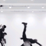 [방탄소년단] 방탄 <b>다리</b> <b>위</b>로 뻗기 양대산맥