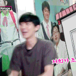 [EXO] 쥐색<b>반팔</b> 안에 <b>검정반팔</b> 안에 흰색<b>반팔</b>을 입은