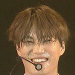 [EXO] 카이 누렇게 치석낀 치아에 <b>똥내</b>