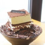 티라미수 케이크가 올려져 있는 <b>설빙</b> 티라미수<b>설빙</b> 먹고 왔어요 ^^