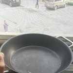 나 몇시간 전에 <b>창문</b>에 후라이팬 붙었단 앤데 ㅠㅠ