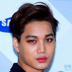 자꾸 수염 안 깎고 <b>무대</b>오르는 아이돌.jpg