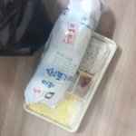 편의점에서 음식 받아왔당