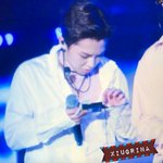 [EXO] 씌즤븨앞에서 <b>애잔</b>하게 토스트나 쳐먹고있음