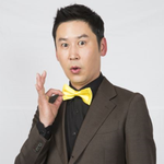 스트라이프가 잘 어울리는 센스 만점 신동엽