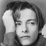 [방탄소년단] 얘 뷔랑 똑같이 생김ㄷㄷ