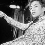 [EXO] 이제부터 내취향은 호피<b>셔츠</b>입은남자다