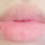 <b>입술</b> 두꺼운 것도(사진주의