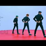 [EXO] 뮤비에서 백퍼 옷에 <b>물감</b> 묻는 씬나온다에 손톱걺