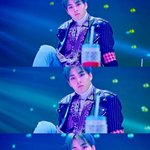 [시우민] <b>프릴</b>셔츠까지 소화하는 시우민bb