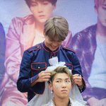 [방탄소년단] 새침한 신부와 좋아죽는 <b>신랑</b>