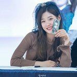 [정<b>채연</b>] <b>채연</b>이 팬싸에서 들고 있는 사진 ㅇㅁㅇㄱ ㅂㄴ 사진 아니야...