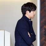 옆 모습에 <b>베일</b> 것 같은 남자배우!