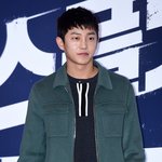 <b>스플릿</b> 시사회 김민석 패션