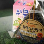 <b>연어</b>삼각김밥 먹어본사람?