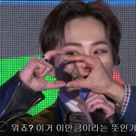 [시우민] 쇼케 다시보는데 <b>정색</b>ㅋㅋㅋ