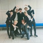 [방탄소년단] 왜 <b>아무</b>도 단체사진 올라온거 <b>반응</b>이없어?ㅜㅠ