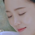 [왤케이뻐] 강한나, <b>촉촉</b>한 피부 돋보이는 뷰티화보!