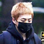 [시우민] 뮤뱅 출근 <b>밤톨</b>베이비슈 ㅋㅋㅋ