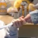 [시우민] 동생 롤방송?에 시우민 <b>소매</b> 등장 ㅋㅋㅋㅋ
